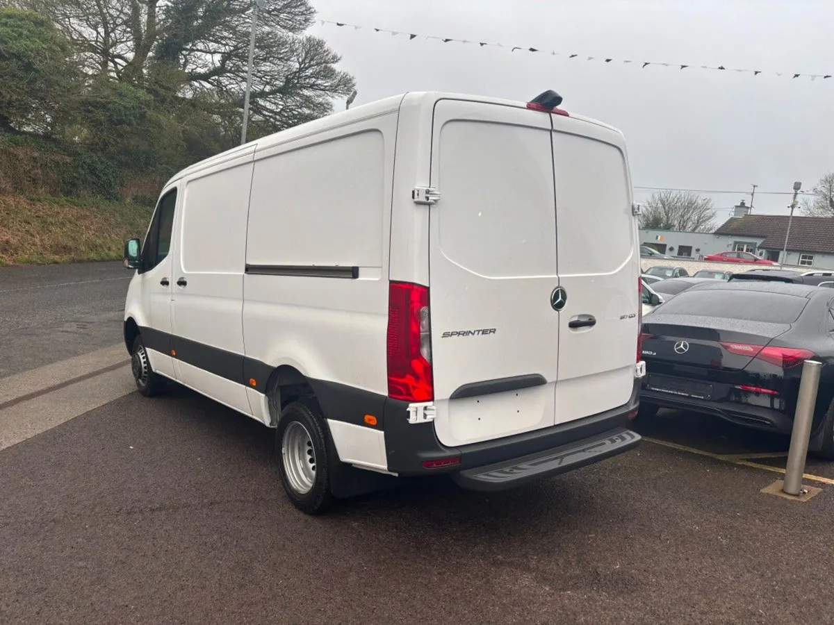 Mercedes-Benz Sprinter 517 MWB LOW ROOF SELECT AUT - Image 3