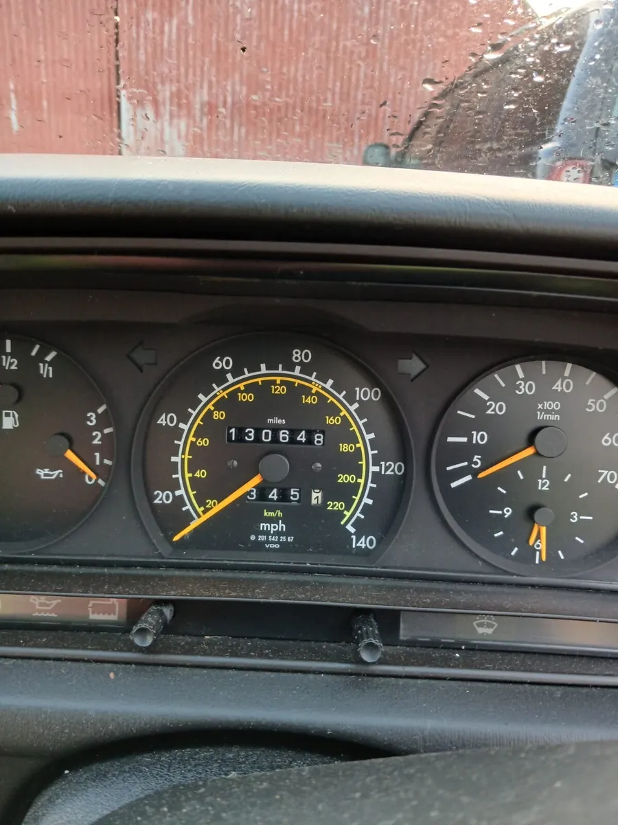 Mercedes 190e - Image 4