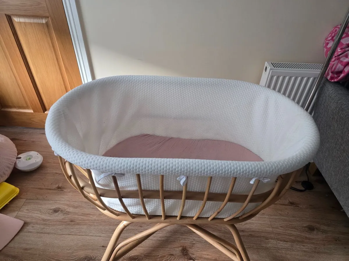 Baby crib/moses basket - Image 2