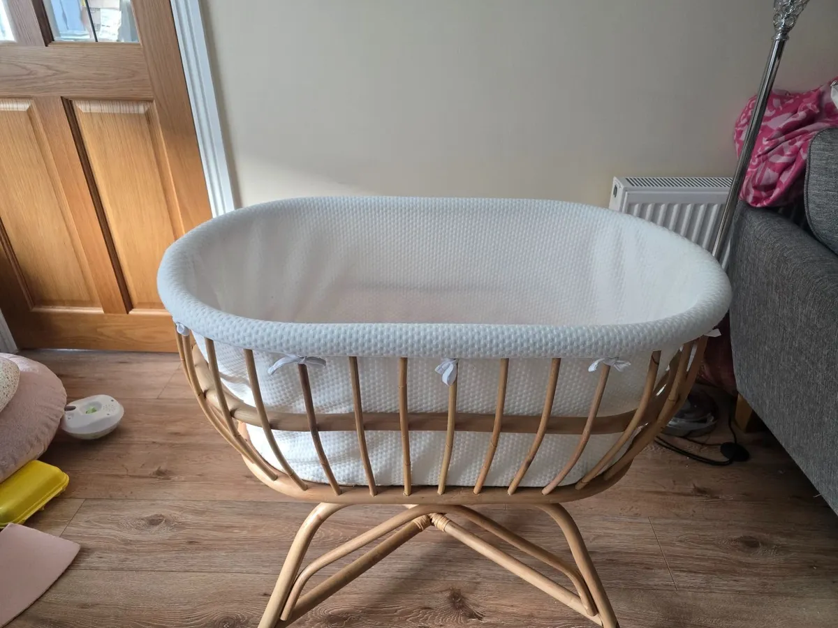 Baby crib/moses basket - Image 3