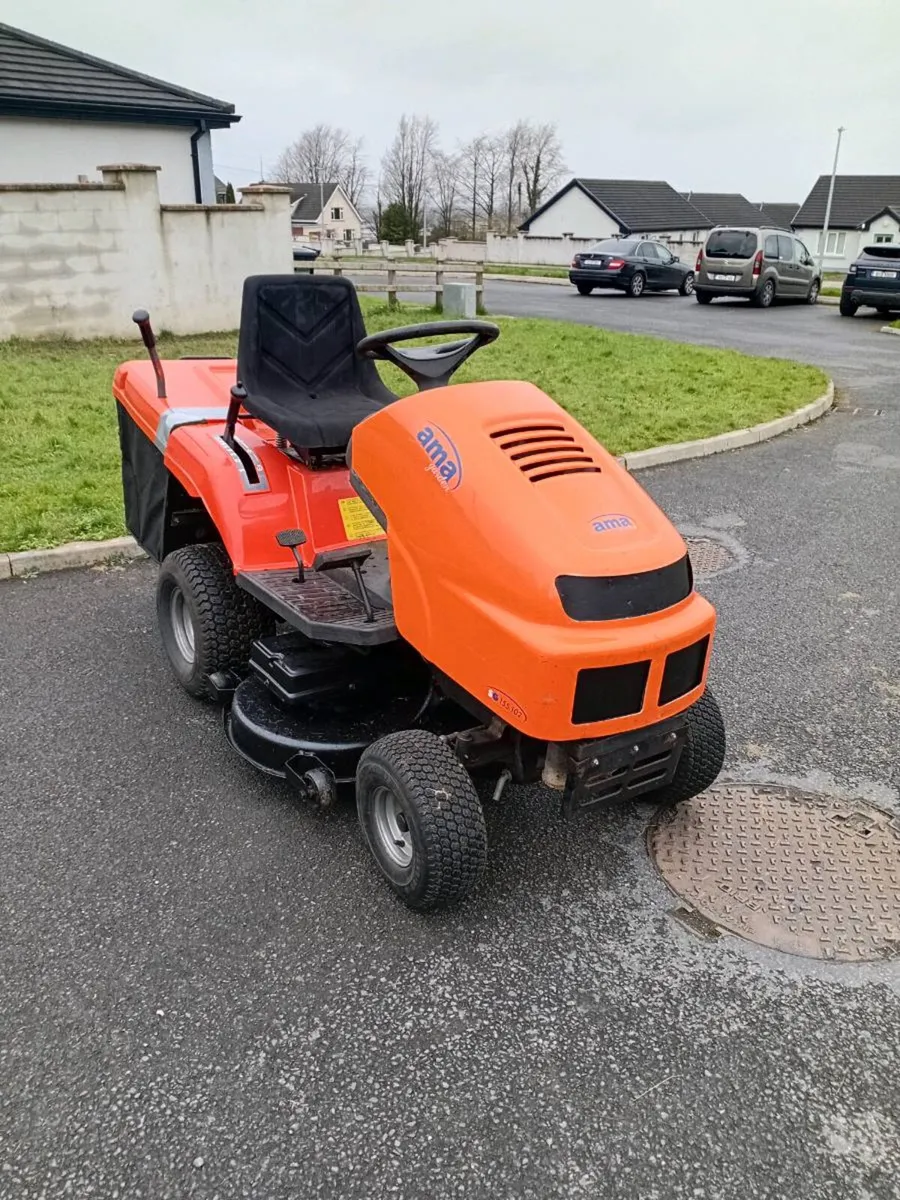 Ride on lawnmower - Image 1