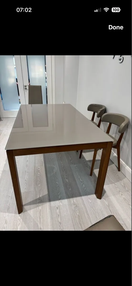 Dining table & 6 chairs - Image 1