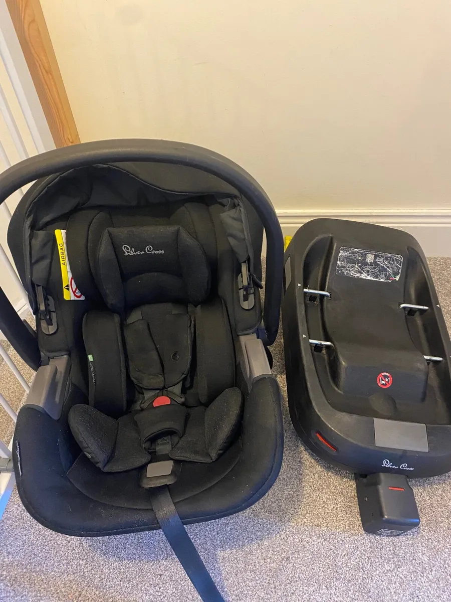 Silver cross dream car seat and isofix base - Image 1