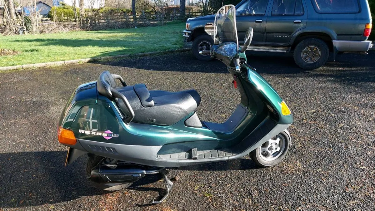 Collectible, low mileage 1995 PIAGGIO HEXAGON 125c - Image 1