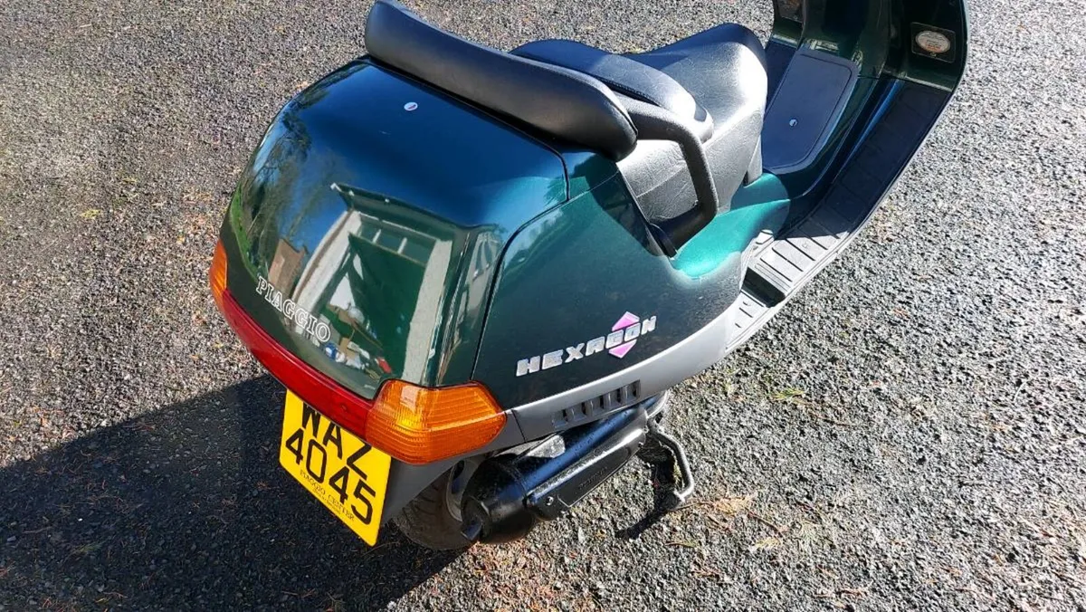 Collectible, low mileage 1995 PIAGGIO HEXAGON 125c - Image 3