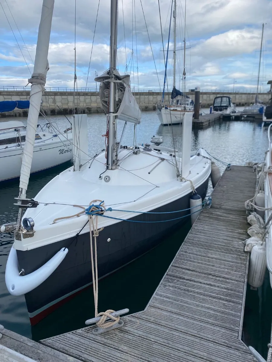 Hunter Sport 20 Sailboat - Image 3