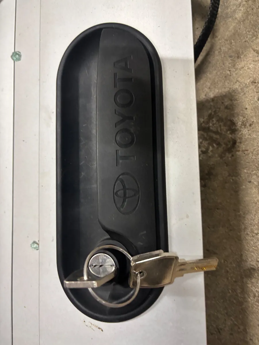 Toyota Hilux Roller Cover - Image 3