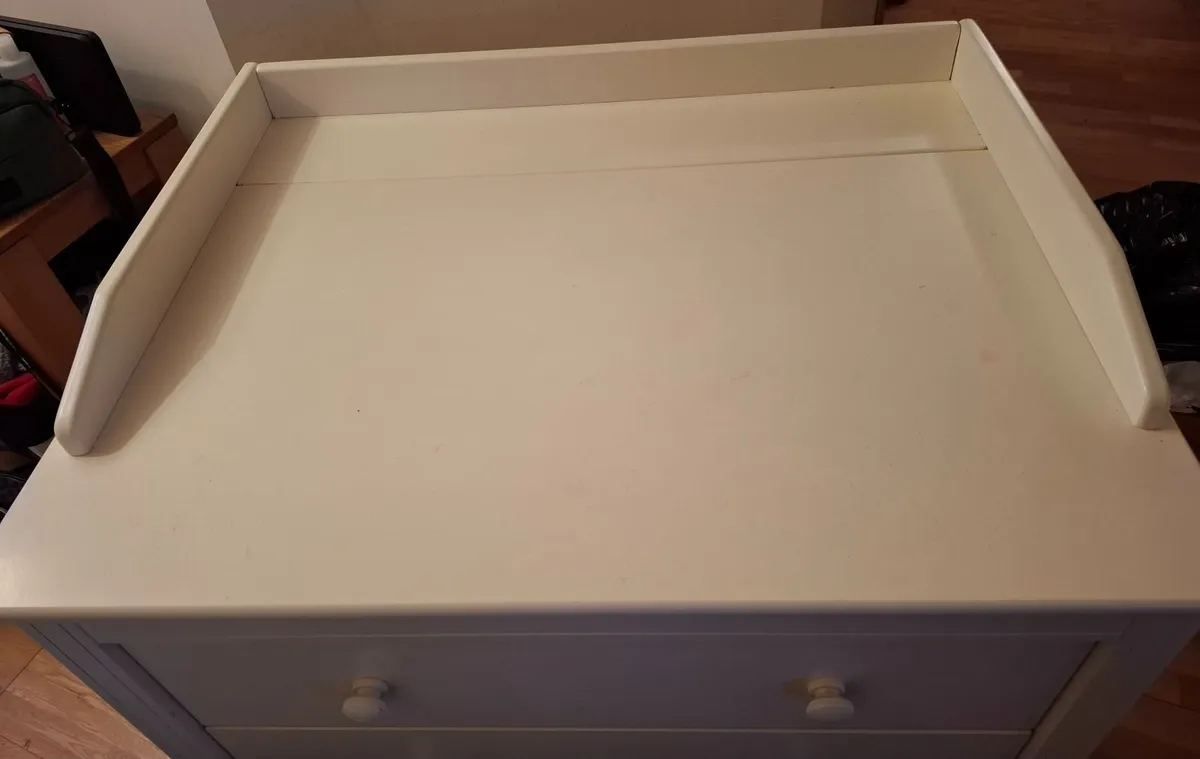 Wardrobe and chest of drawers/ changing table - Image 3