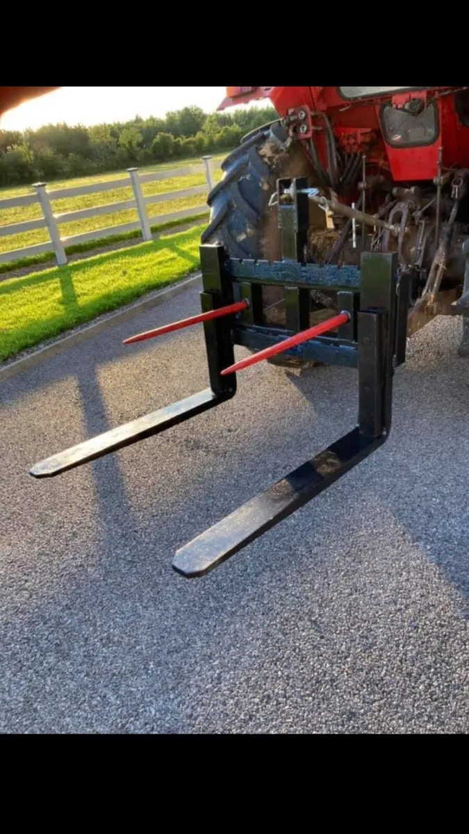 3 point linkage Pallet Forks/Bale Spike. - Image 4