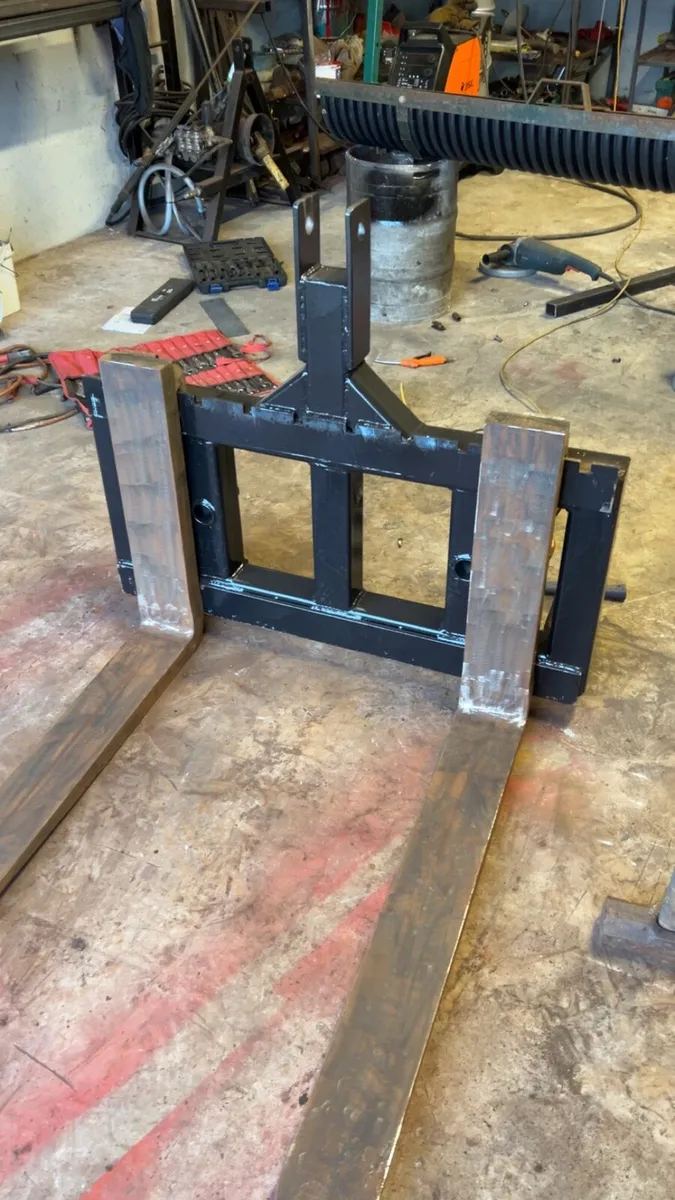 3 point linkage Pallet Forks/Bale Spike. - Image 1