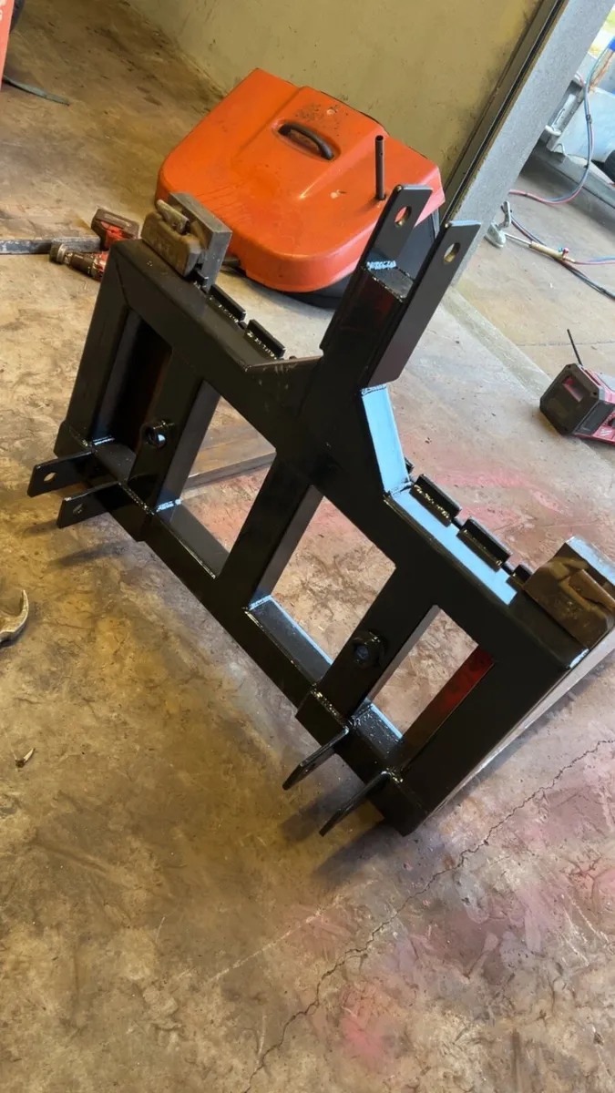 3 point linkage Pallet Forks/Bale Spike. - Image 2