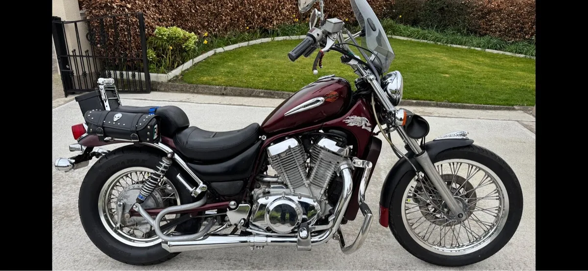 Suzuki Intruder 750 - Image 1