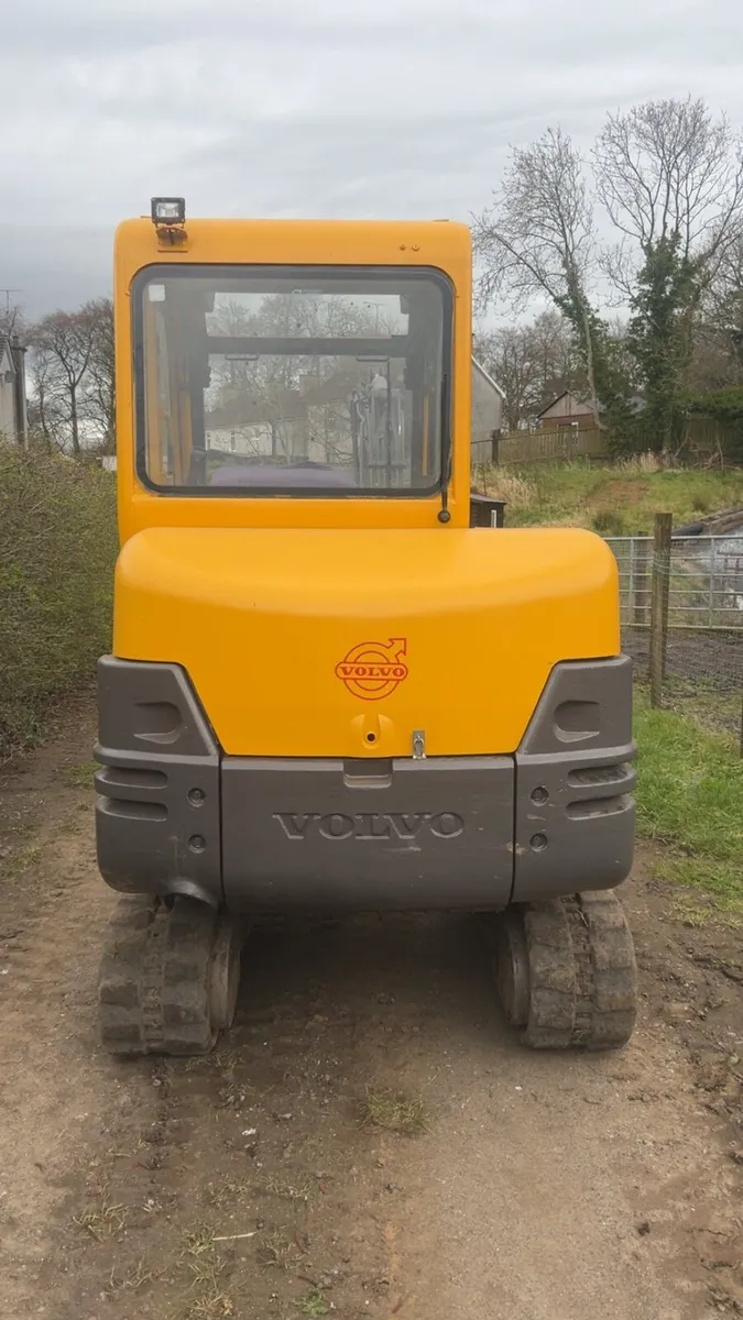 2.8 ton Volvo - Image 4