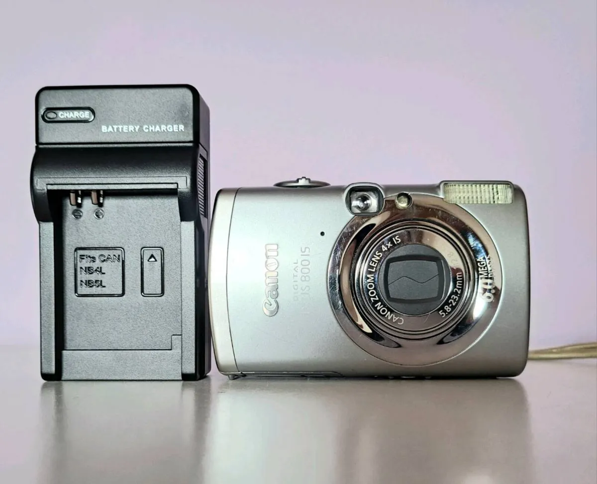 Canon ixus 800IS - Image 1