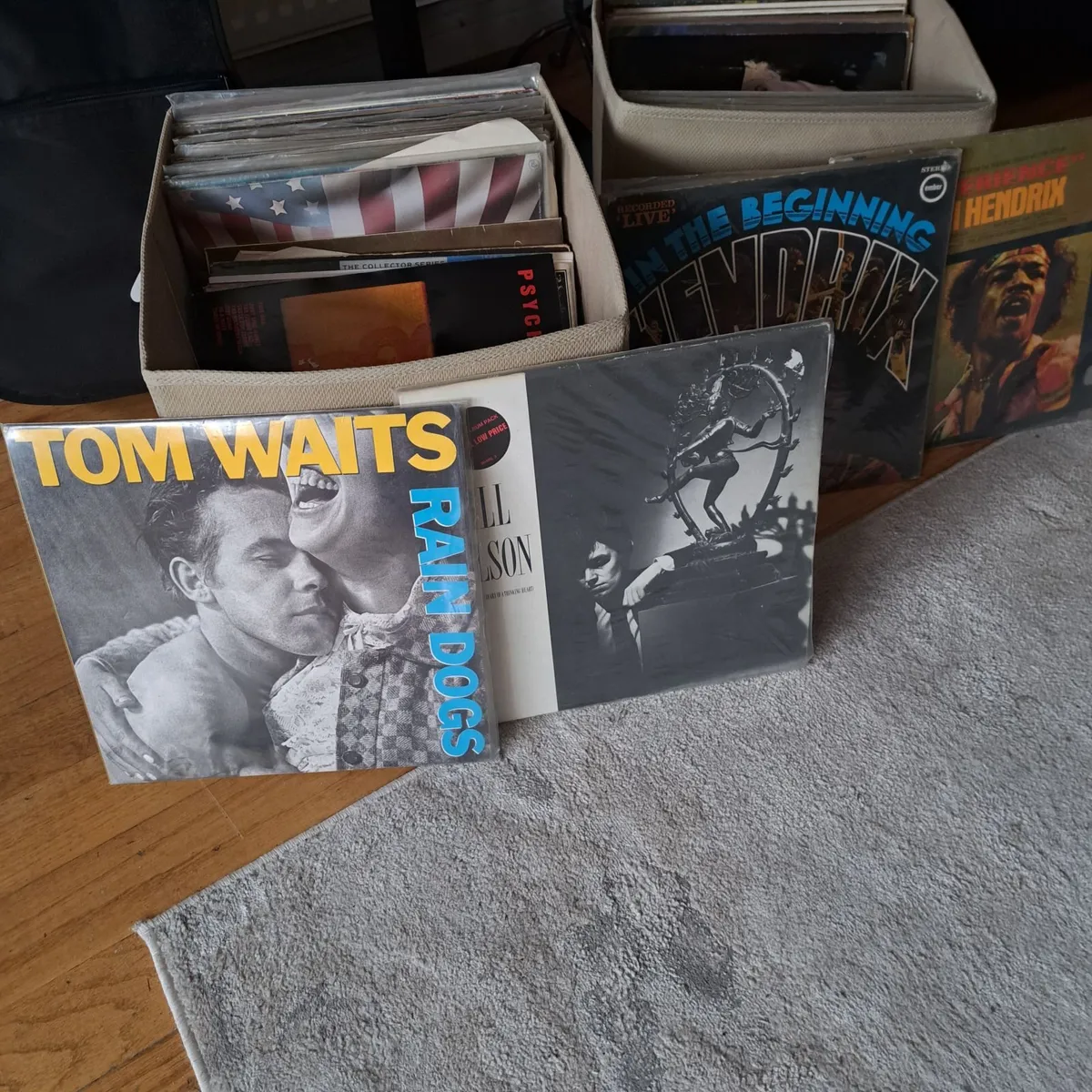 Record player with well over a 100 records - Image 4