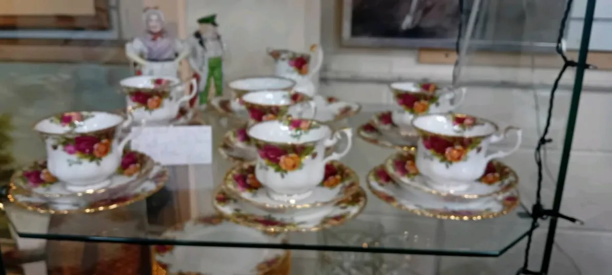 Royal Albert Country Rose Tea Set - Image 1