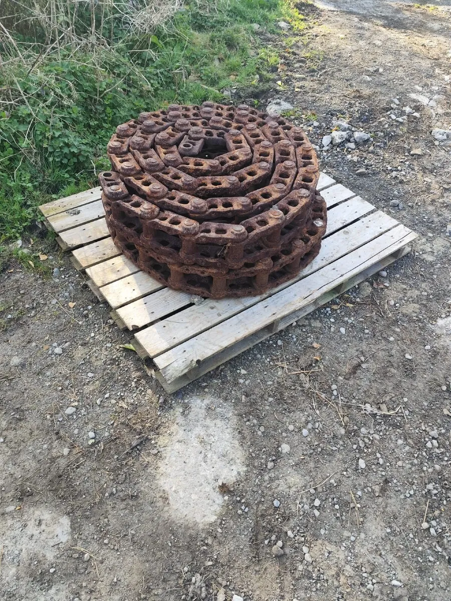 Track Chains - Image 1