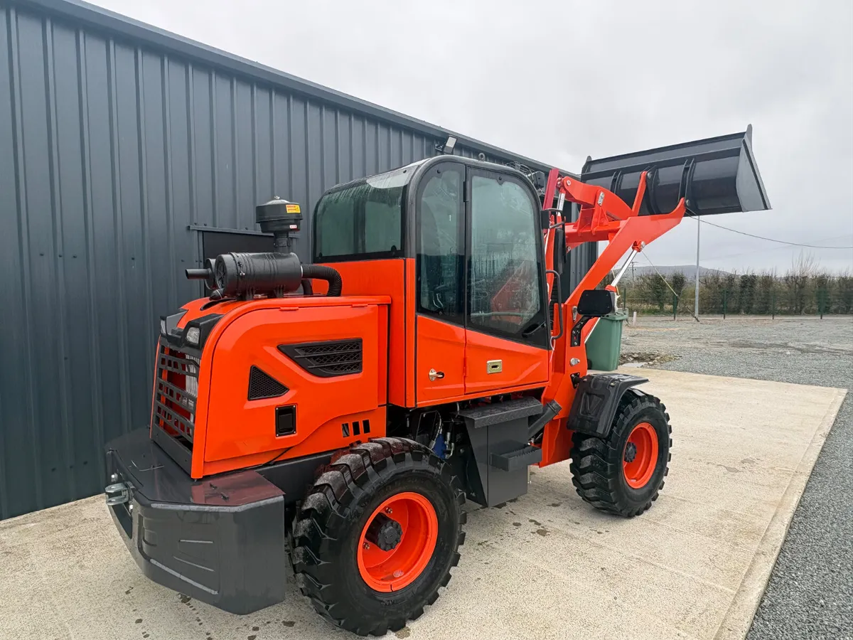 Machpro Mini loader 1 tonne lift - Image 4