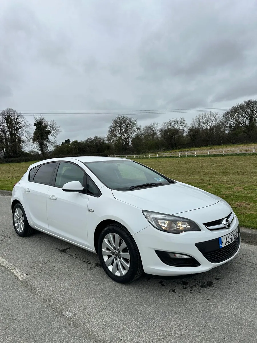 Opel Astra 2014 Only 46,000 Kmh - Image 1