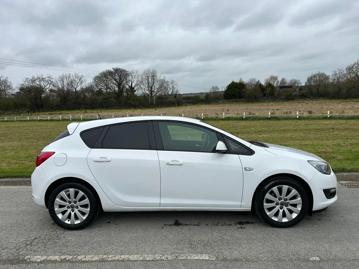 Opel Astra 2014 Only 46,000 Kmh - Image 3