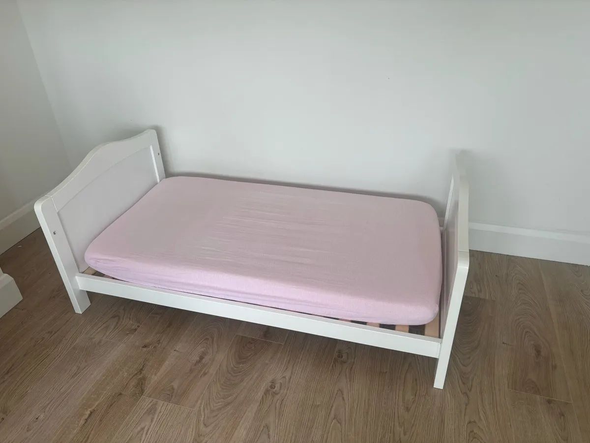 Cot bed - Image 1