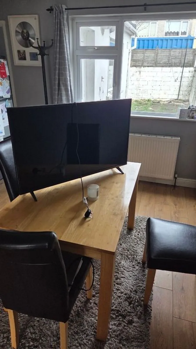 Smart TV 42 inch - Image 1