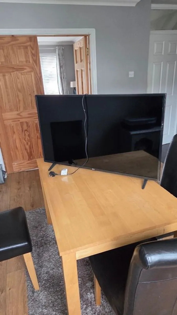 Smart TV 42 inch - Image 3