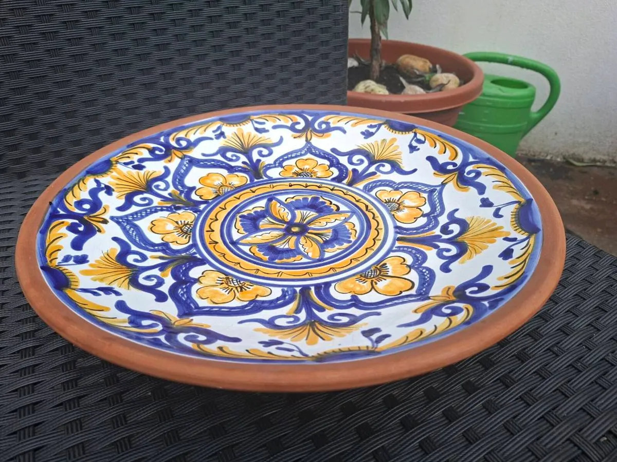 Hand-painted Italian ceramic plate - Image 3