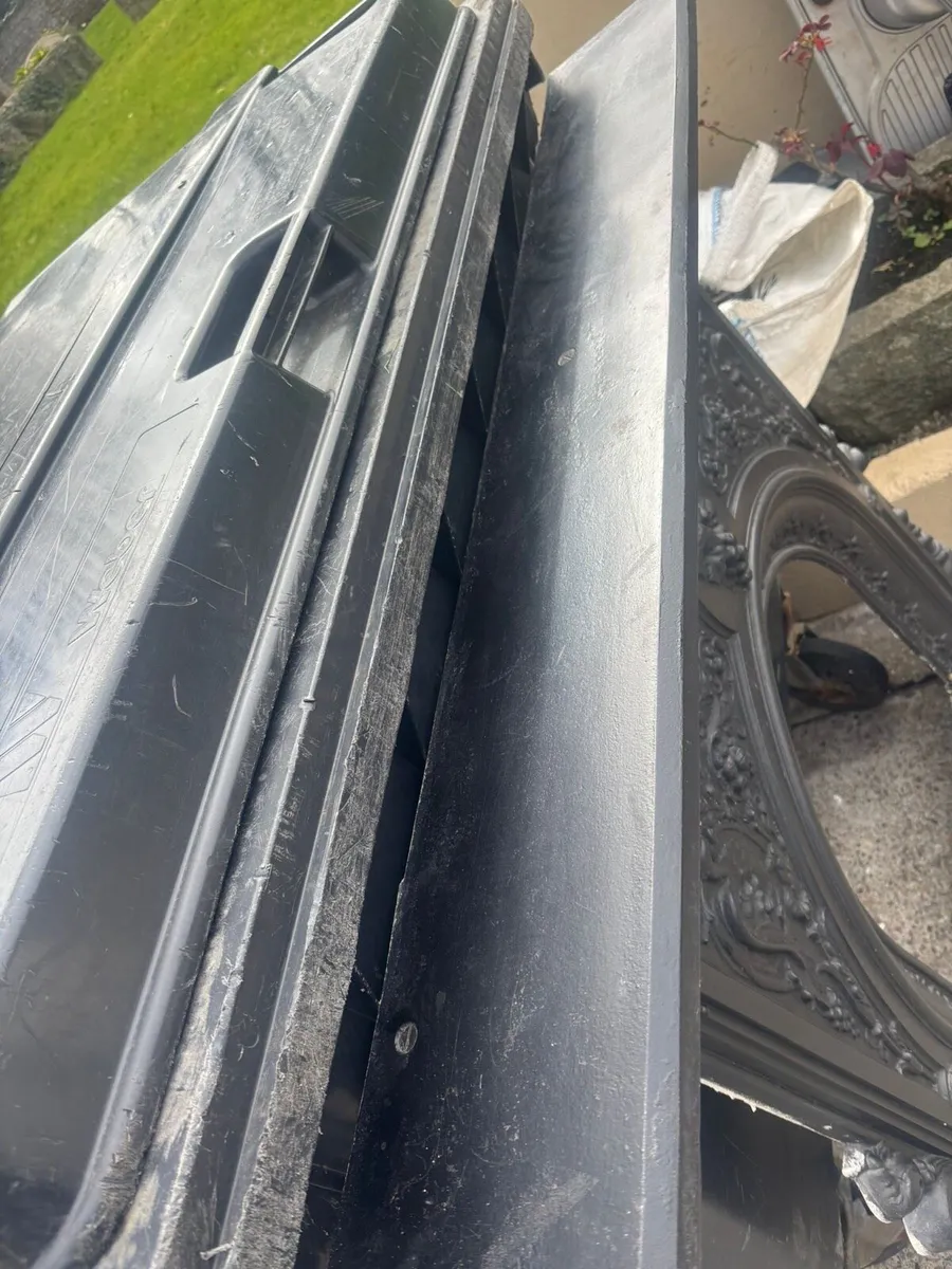 Cast iron fire place - Image 4