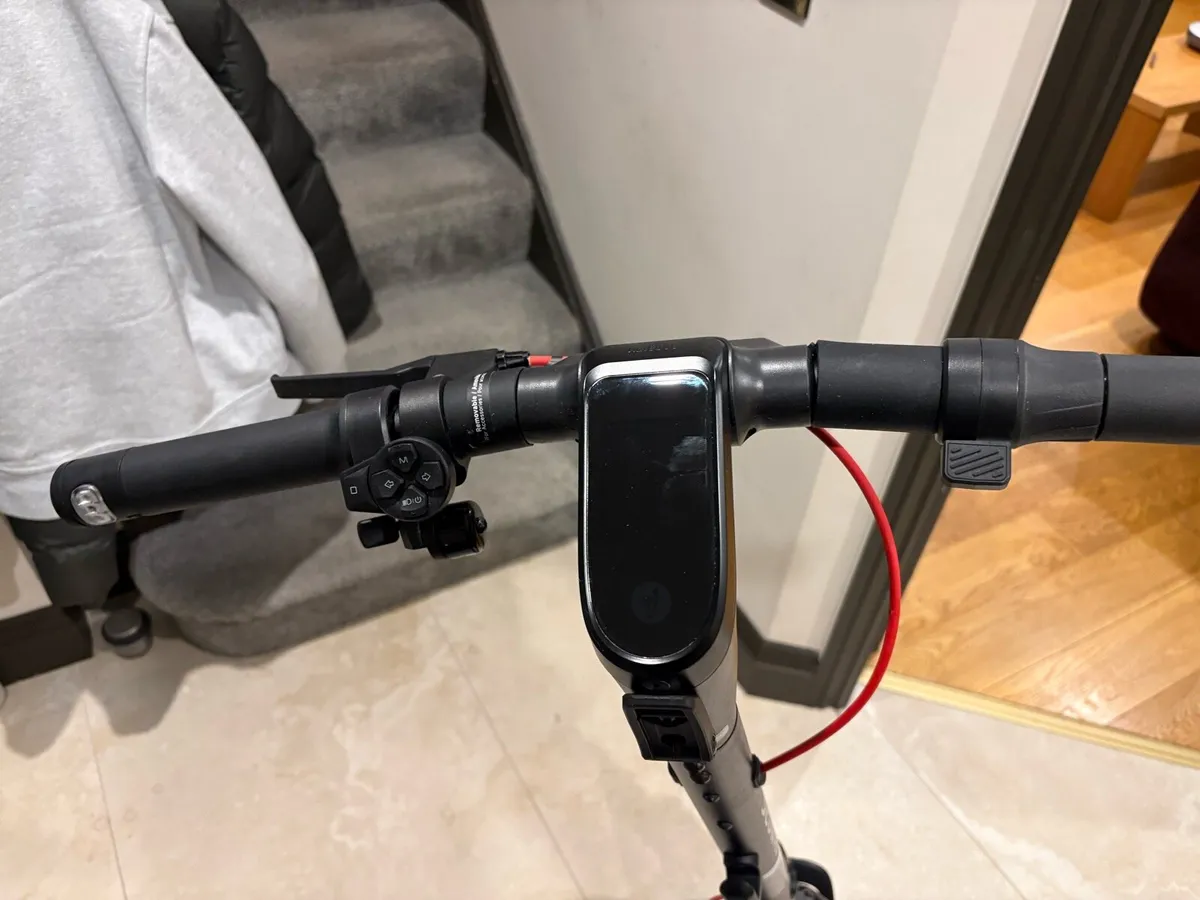 Ninebot F3 escooter - Image 4