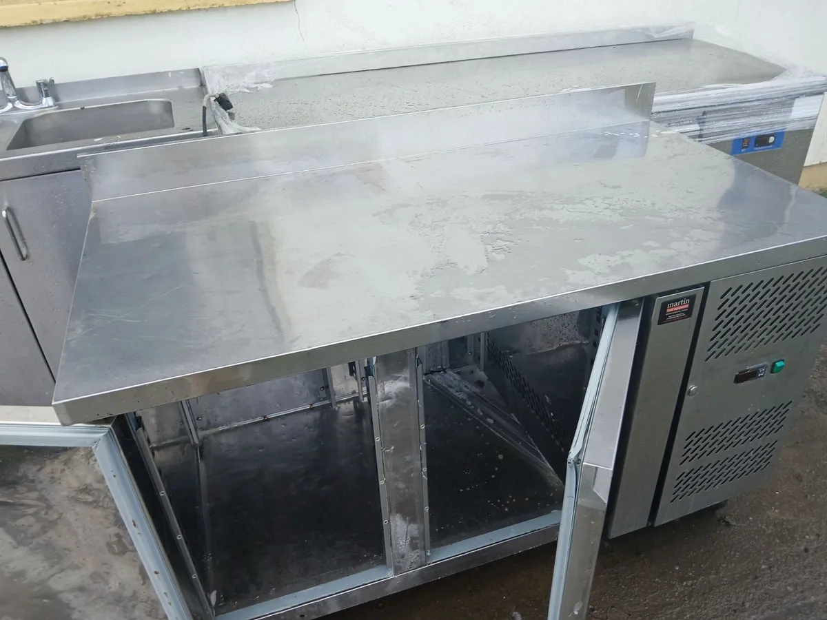 Staneless steel work cabbinet on wheels - Image 4