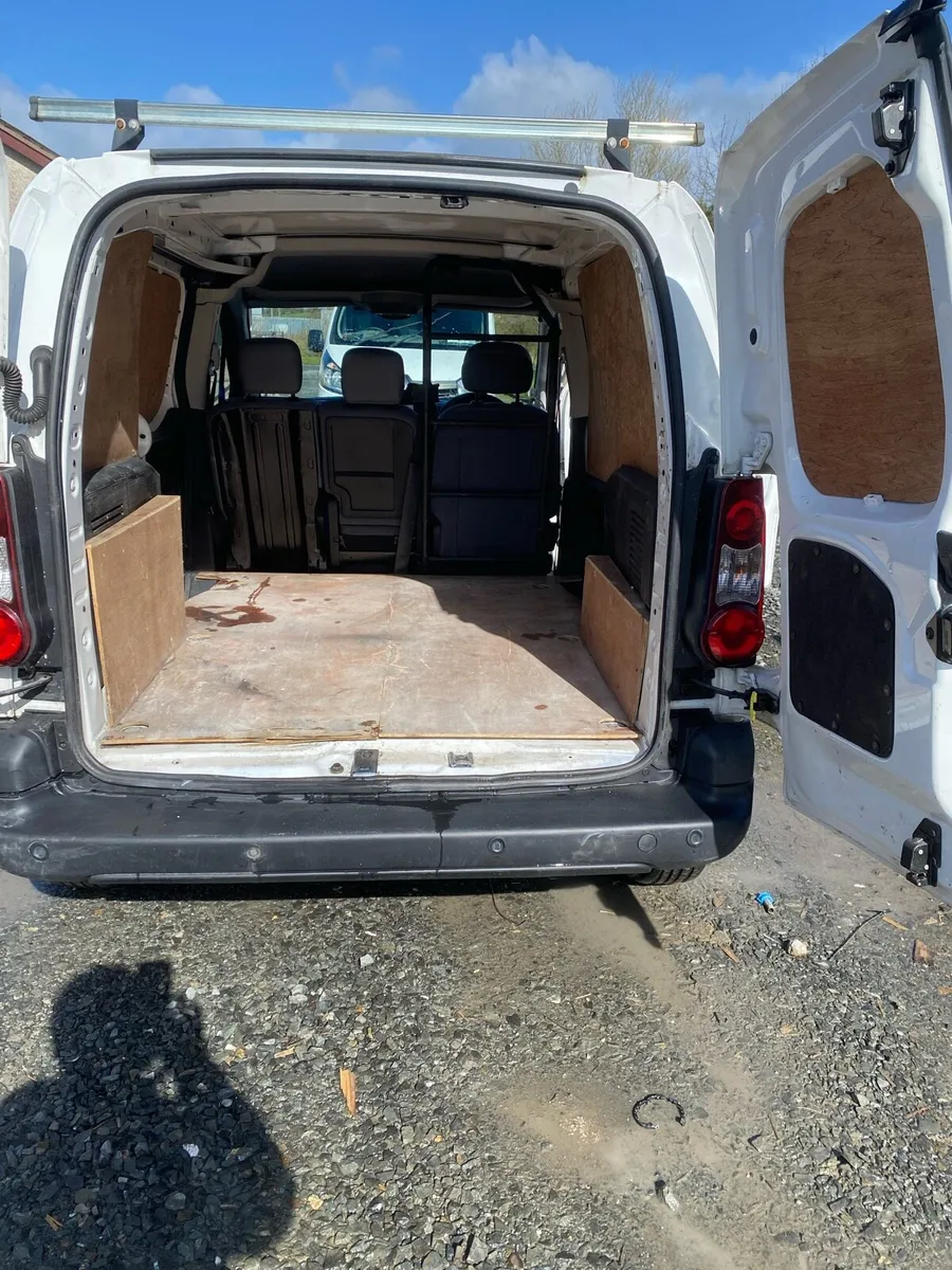 Van - Image 4
