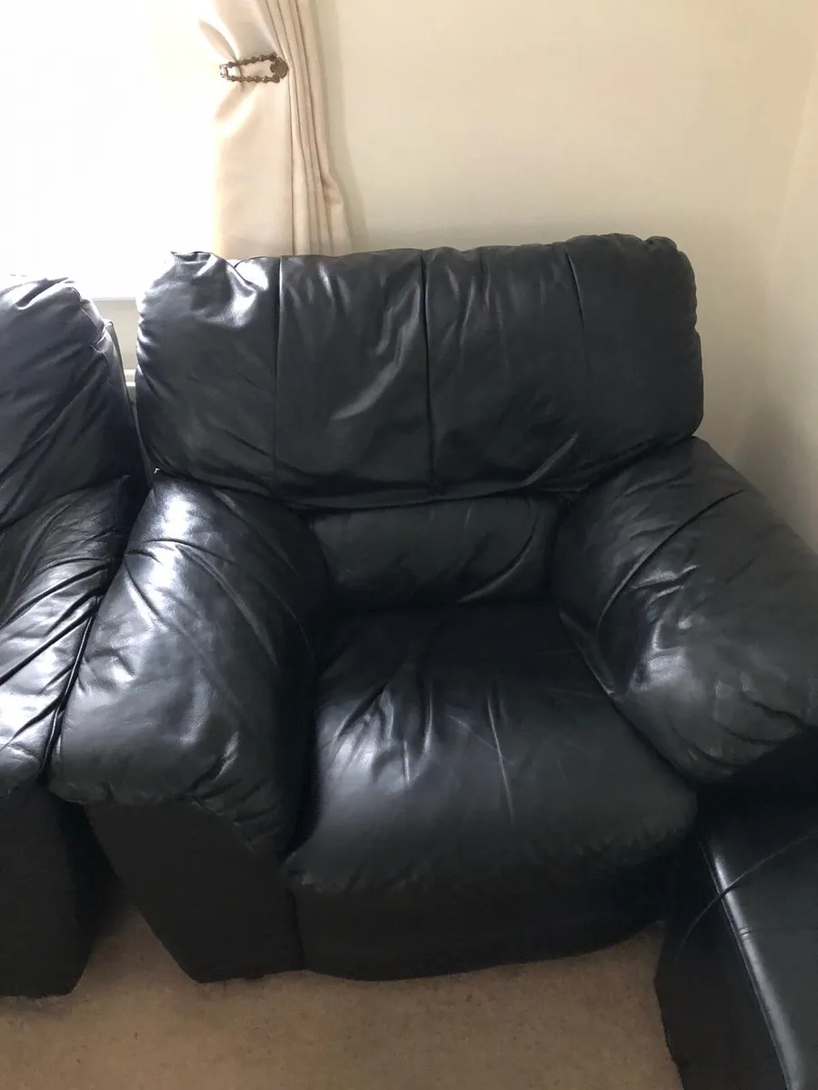 3 Seater Couch/ Sofa & 2 Arm Chairs - Image 3