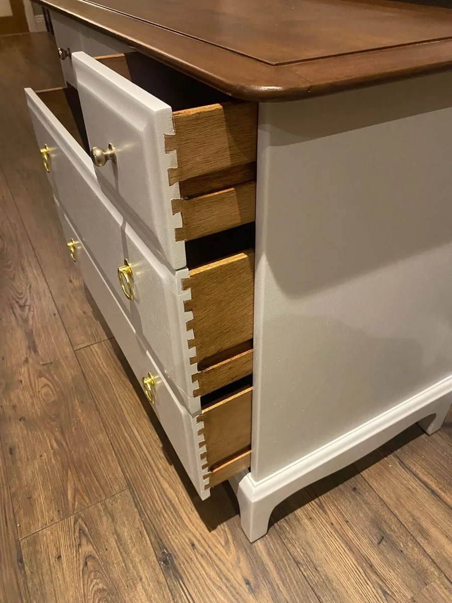 Stag Minstrel Chest of Drawers - Image 4