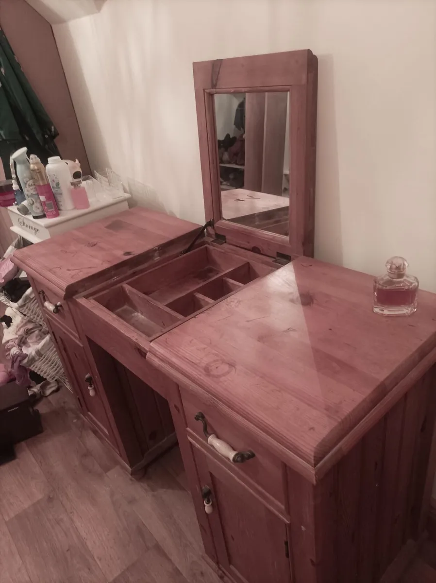 Dressing table blanket box - Image 3