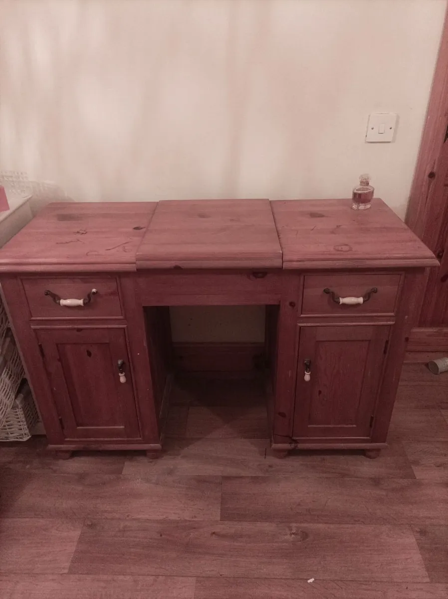 Dressing table blanket box - Image 4