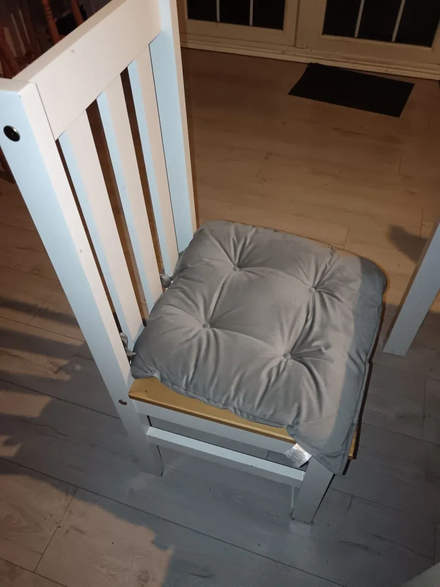 Dining table and 4 chairs - Image 2