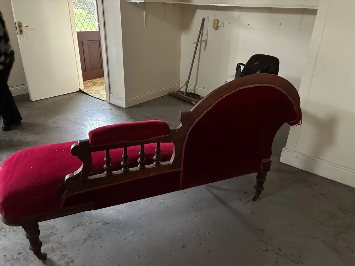 Chaise Sofa - Image 1