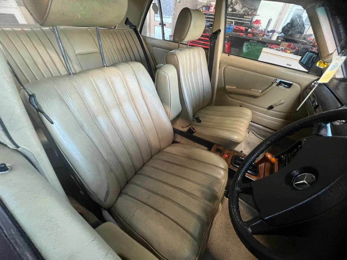 1984 Mercedes w123… automatic 2.0 L petrol - Image 4