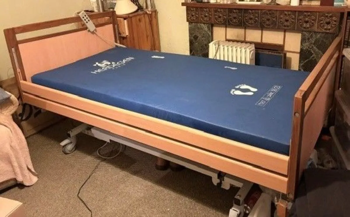 Electric adjustable bed - Image 1