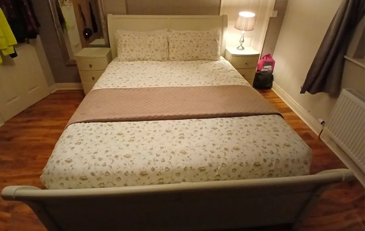 PRICE REDUCED TO 250 FROM 300.   King sleigh bed with matching lockers and dresser - Image 2