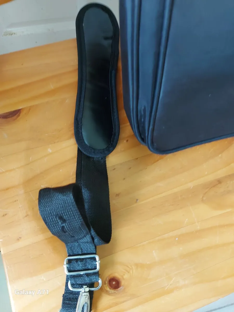 BENQ Laptop Bag in really great condition - Image 4