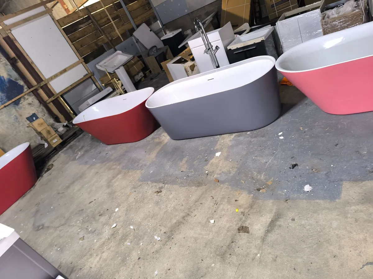 Freestanding baths and taps - Image 1