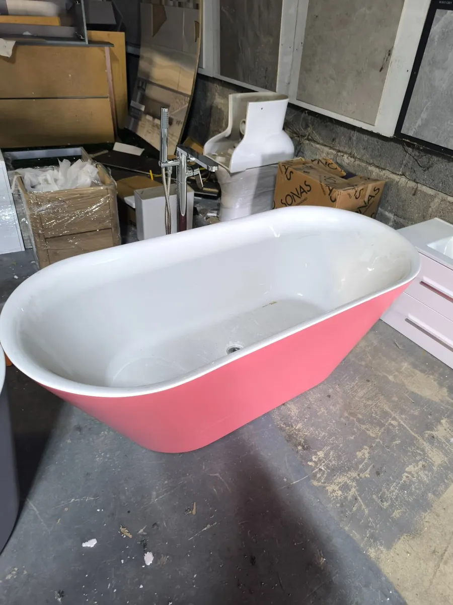 Freestanding baths and taps - Image 4