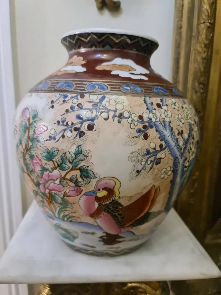 Large kutani vase postage available - Image 1