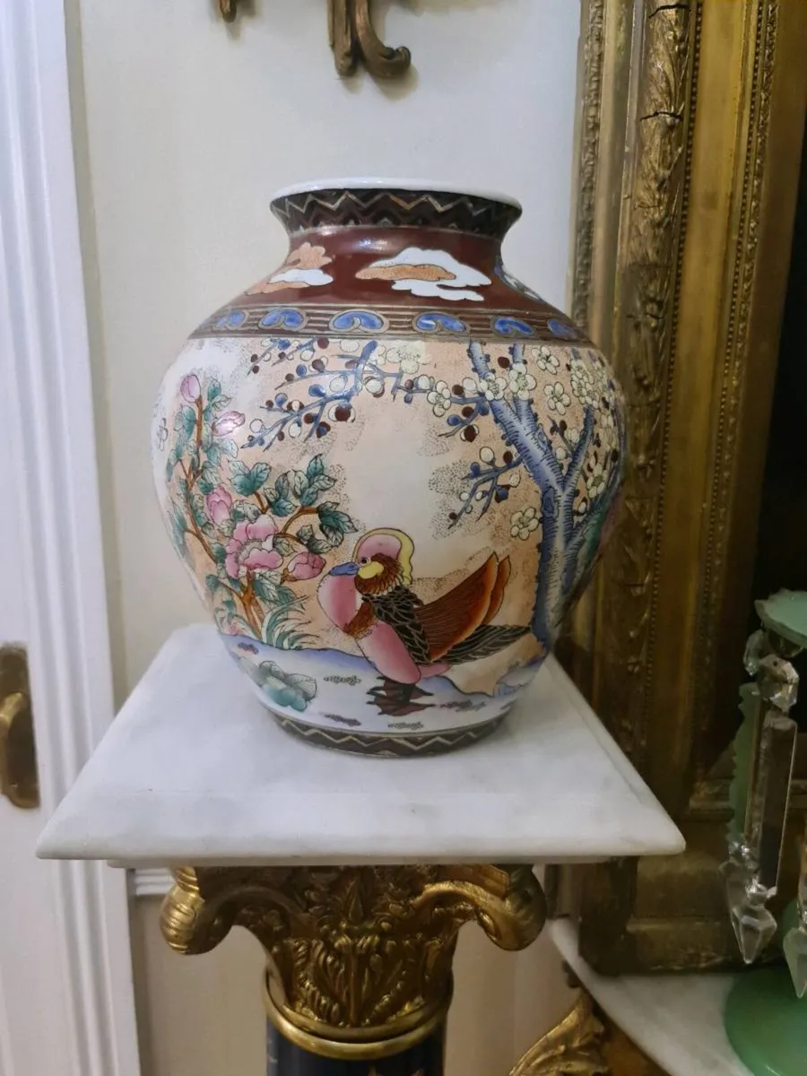 Large kutani vase postage available - Image 2