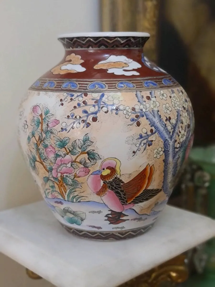 Large kutani vase postage available - Image 4