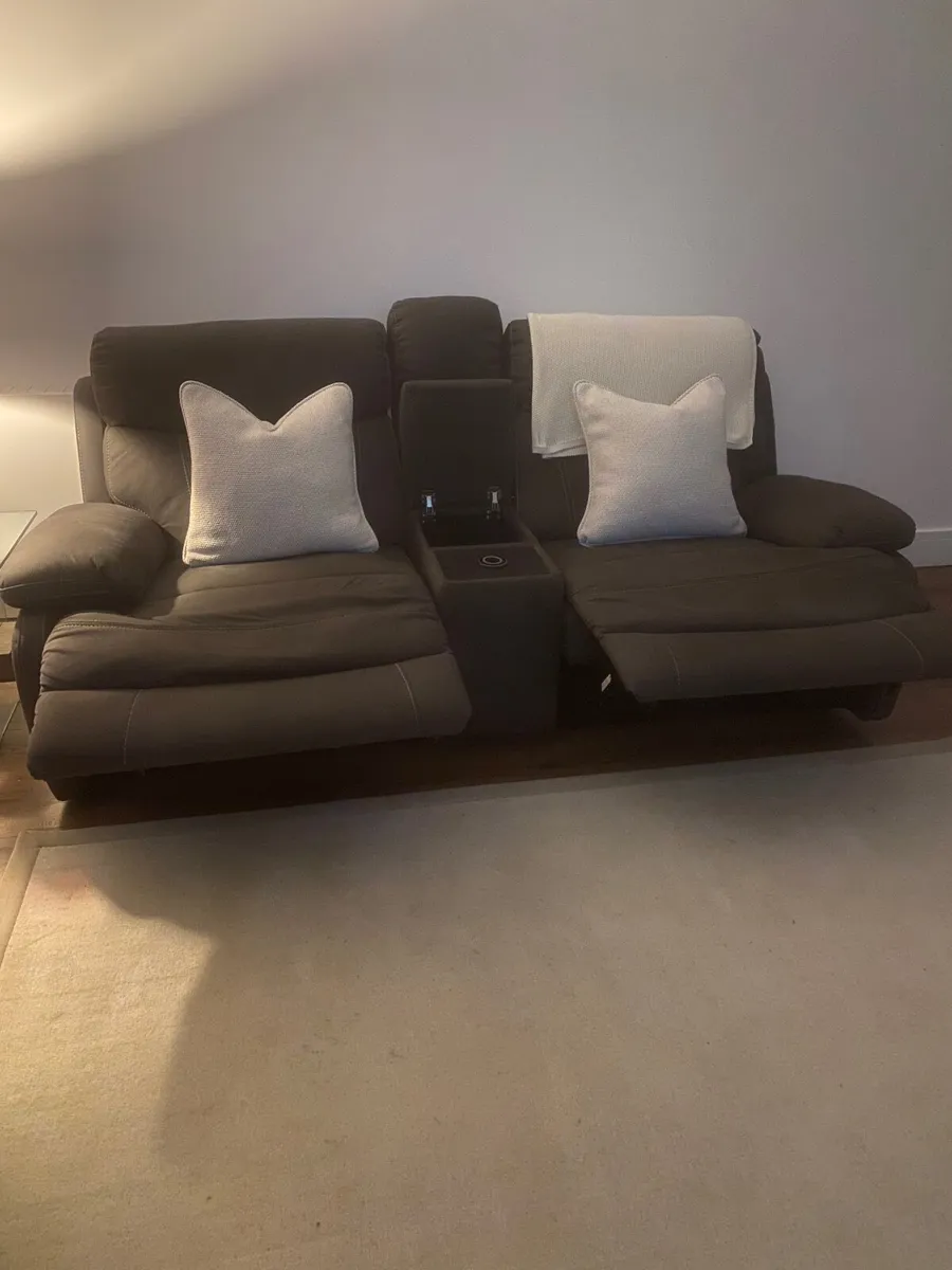 Hardy 2 Seater | Console | USB | Power Recliners - Image 4