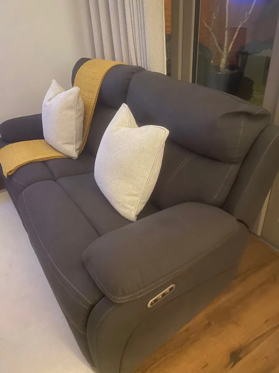 Hardy 2 Seater | Console | USB | Power Recliners - Image 1