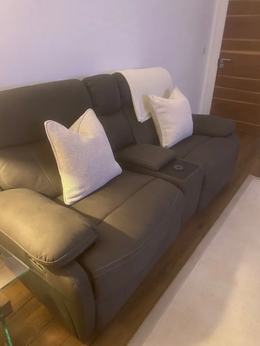Hardy 2 Seater | Console | USB | Power Recliners - Image 2